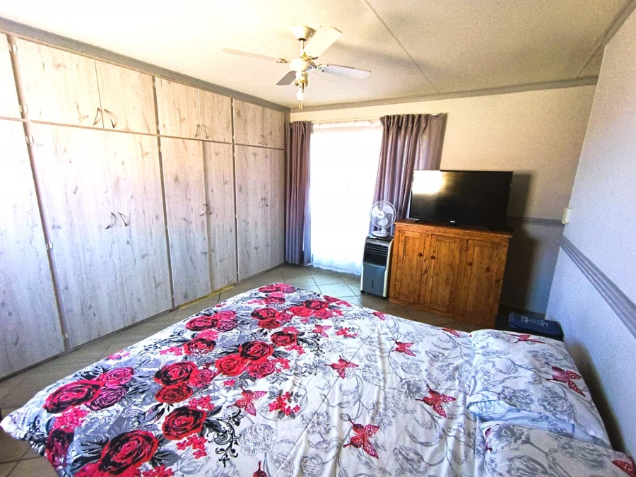 4 Bedroom Property for Sale in Langenhovenpark Free State